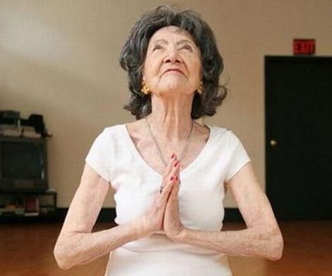 Самый пожилой в мире инструктор йоги поделилась секретами счастья