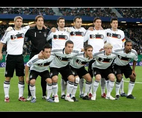 Семь футболистов сборной Германии заболели перед матчем