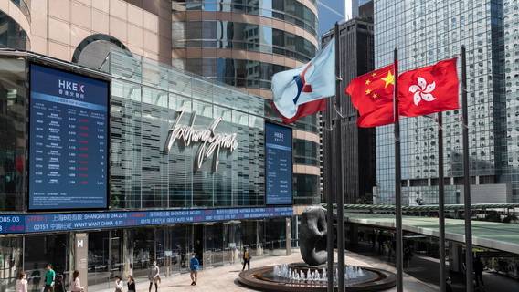 Шанхайская биржа проведет делистинг двух компаний за завышение финансовых показателей