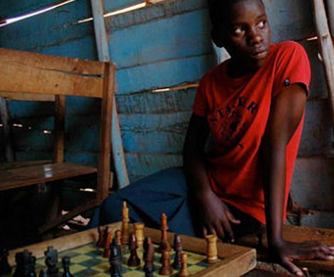 Шахматная королева из африканских трущоб