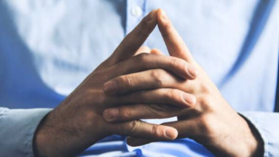 Сила в движении: как простые жесты рук делают вас убедительнее