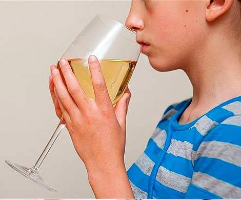 Склонность к алкоголизму проявляется уже в раннем возрасте