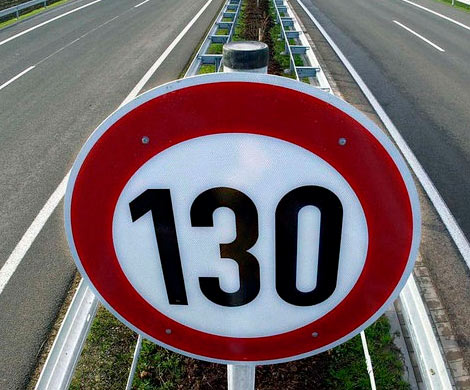 Скоростной лимит на дорогах могут увеличить до 130 км/ч