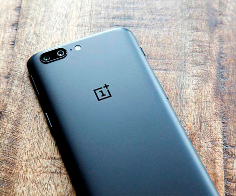 Смартфон OnePlus 6 показали на первом живом фото Смартфон OnePlus 6 показали на первом живом фото