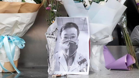 Смерть врача из Уханя вызвала яростную реакцию в Китае