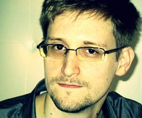 Сноуден награжден медалью за вклад в дело мира Сноуден награжден медалью за вклад в дело мира