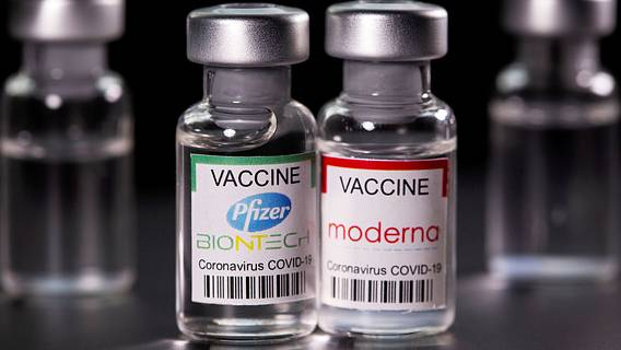 Согласно прогнозам на 2022 год, Pfizer и Moderna увеличат продажи вакцин почти в два раза