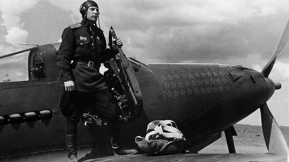 Сокол в небе – немецкие летчики врассыпную. Сегодня отмечается 110 лет со дня рождения Александра Покрышкина