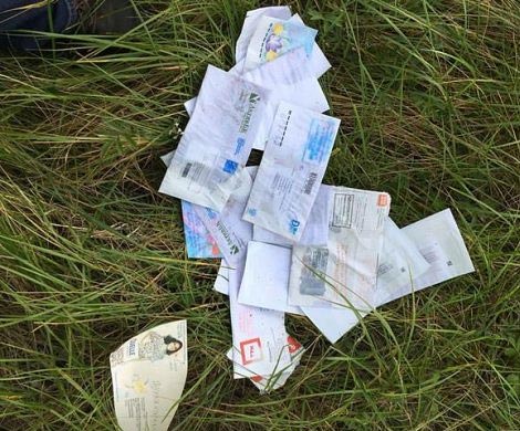 Сотрудница Почты России в Забайкалье выбросила письма в лесу