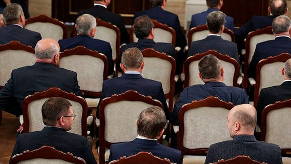 Совфед поддержал наказание для чиновников за оскорбление граждан Совфед поддержал наказание для чиновников за оскорбление граждан