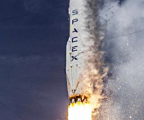 SpaceX планирует отправить туристов к Луне в 2018 году