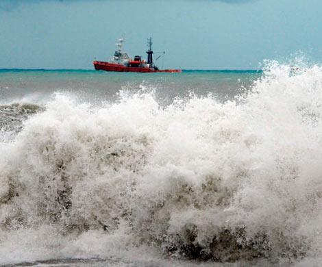 Спасатели продолжают поиски на месте крушения сухогруза в Черном море