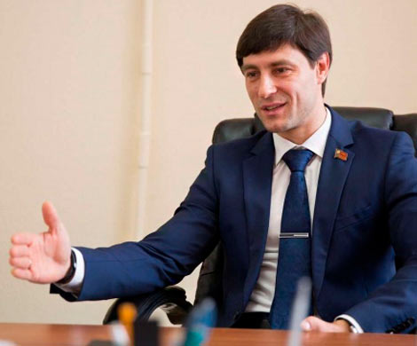 Спикер кемеровского парламента уступил свое место Тулееву