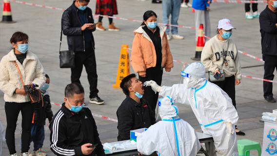 Спустя неделю протестов власти Китая решили ослабить коронавирусные ограничения 