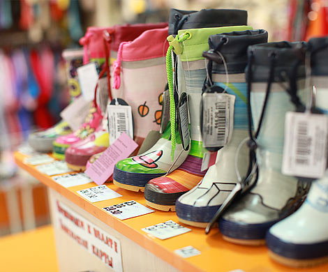 Среди товаров для детей производство обуви и одежды занимает 32%