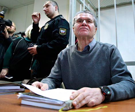 Суд 29 июня решит судьбу $2 млн, полученных Улюкаевым