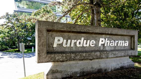 Судья продлил судебную защиту для семьи Саклер по делу о банкротстве Purdue Pharma