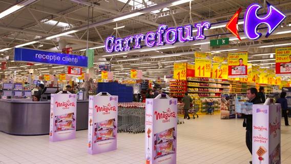Супермаркеты Carrefour во Франции стали отзывать сыровяленые колбасы из-за возможного наличия в них сальмонеллы