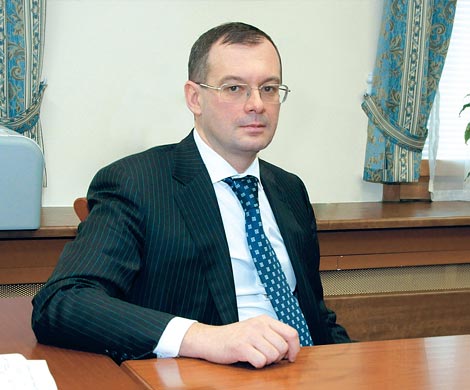 Сухов пообещал вскоре возобновить операции по картам в Крыму