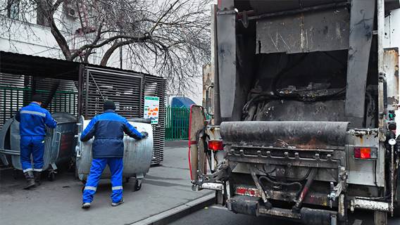 Свой мусор будем вывозить на своих мусоровозах Свой мусор будем вывозить на своих мусоровозах