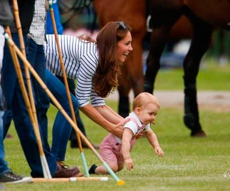 Сын принца Уильяма и Кейт Миддлтон сделал свои первые шаги на публике 