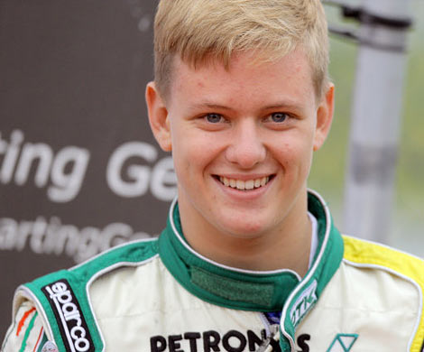 Сын Шумахера проведет еще один год в "Формуле-4"