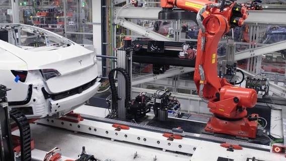 Tesla встанет на конвейер в Подмосковье Tesla встанет на конвейер в Подмосковье