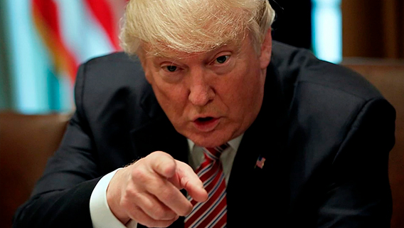 Трамп помиловал губернатора-коррупционера Трамп помиловал губернатора-коррупционера