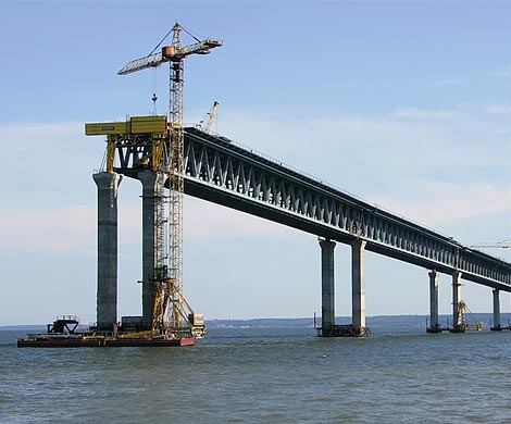 Турецкая «Лира» снесла опоры Керченского моста