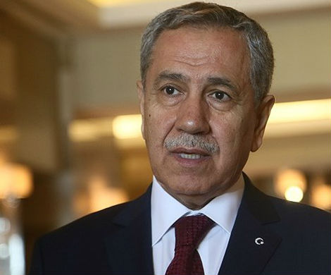 Турецкий вице-премьер запретил женщинам громко смеяться на публике 