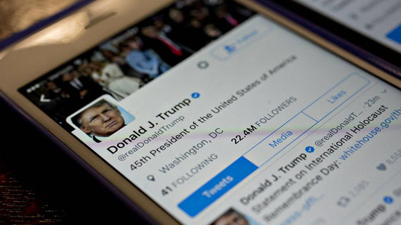 Twitter впервые отметил твиты Трампа как необходимые для проверки Twitter впервые отметил твиты Трампа как необходимые для проверки