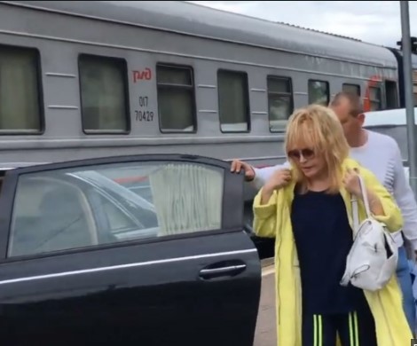 Выходка Пугачевой на вокзале обернулась большим скандалом
