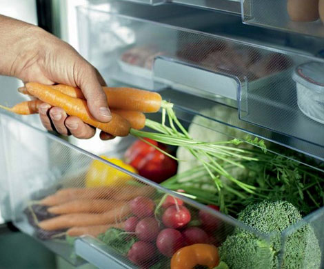 Ученые определили самое опасное место в холодильнике‍
