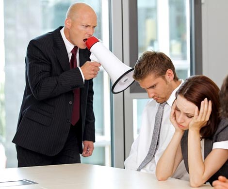 Ученые рассказали, почему начальники кричат на подчиненных