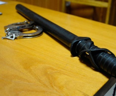В Алтае полицейский, выбивая показания, разорвал подростку селезенку