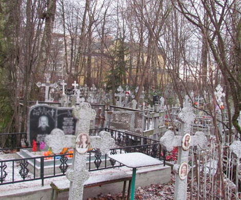 В Астрахани вандалы осквернили могилы на кладбище