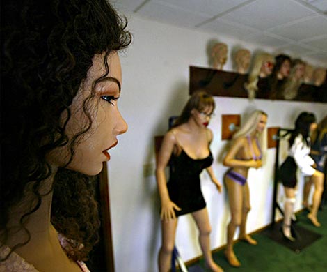 Винтажный европейский эротический фильм с красоткой-брюнеткой — Порно от optnp.ru