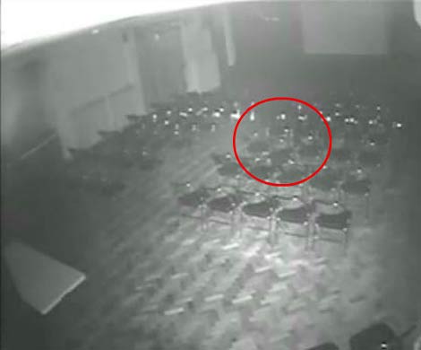 В британском театре на камеру видеонаблюдения удалось снять привидение 