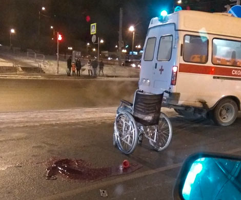 В Челябинске у ТРК «Родник» сбили мужчину на инвалидной коляске: все в крови