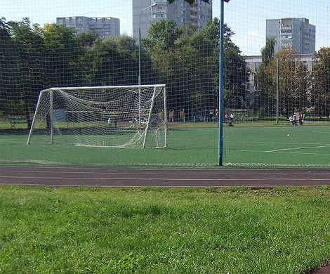 В Екатеринбурге на четырехлетнего ребенка упали футбольные ворота