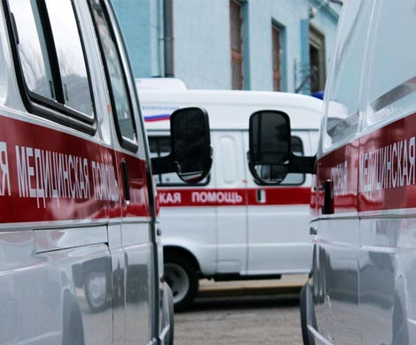 В Екатеринбурге на женщину с ребенком упала металлическая конструкция В Екатеринбурге на женщину с ребенком упала металлическая конструкция