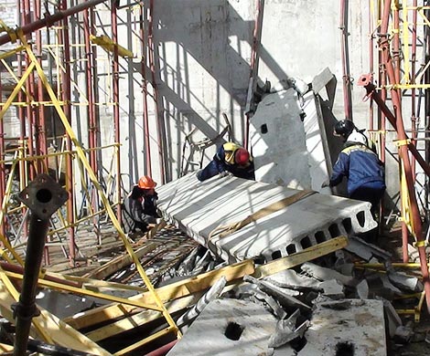 В Екатеринбурге строящийся дом обрушился прямо на рабочих