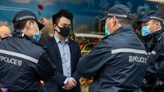 В Гонконге арестованы про-демократические активисты В Гонконге арестованы про-демократические активисты