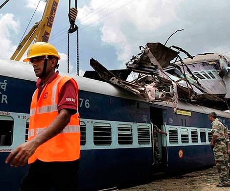 В Индии в результате столкновения поездов погибли 40 человек