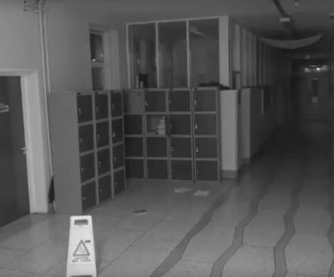 В ирландской школе сняли на видео призрака