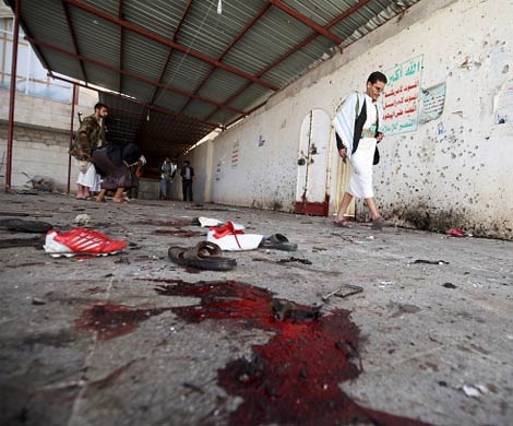 В Йемене в результате взрыва в мечети погибли более 25 человек 