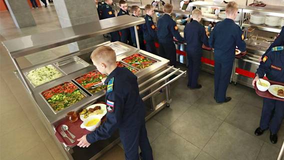 В Калининском районе Петербурга не смогли организовать специализированное питание для кадетских классов