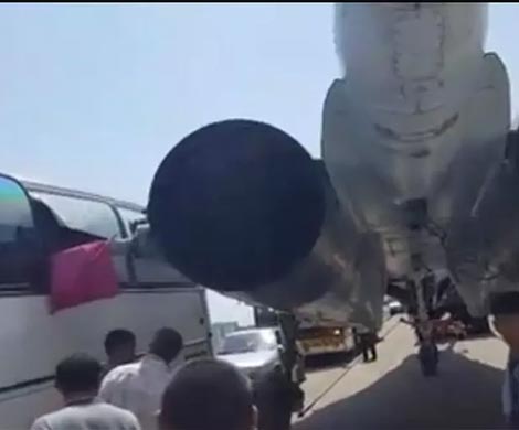 В Казахстане пассажирский автобус протаранил истребитель Су-27 В Казахстане пассажирский автобус протаранил истребитель Су-27