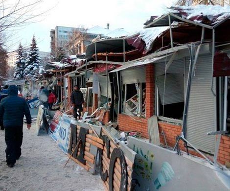 В Киеве сносят незаконные пристройки к зданиям