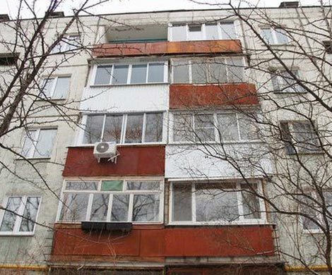 В Кунгуре мужчина вбросил 2-летнего ребенка с балкона 3-го этажа В Кунгуре мужчина вбросил 2-летнего ребенка с балкона 3-го этажа